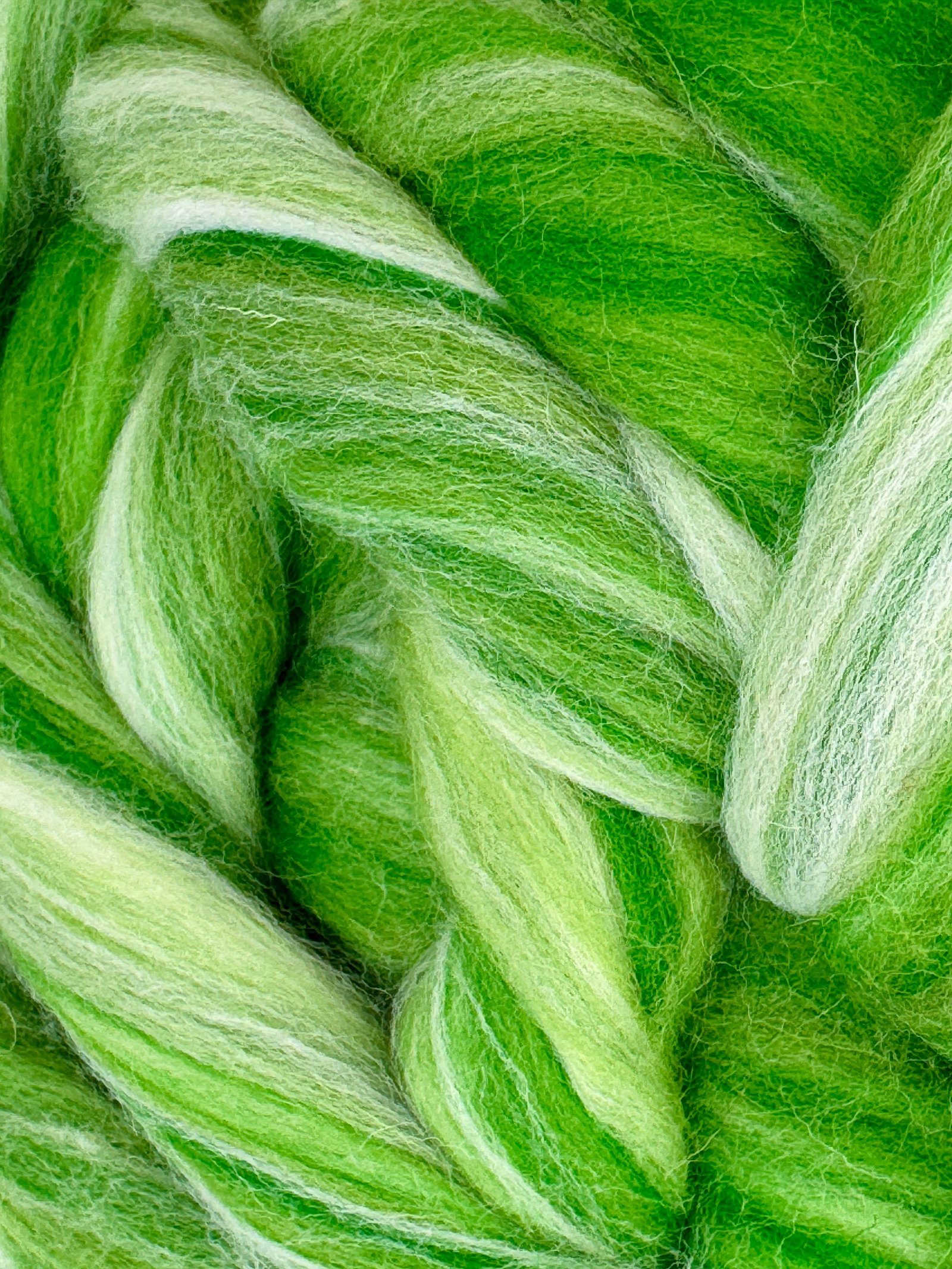 COLOR BLENDS MERINO WOOL ROVING FIBERS A8 PEAR GREEN