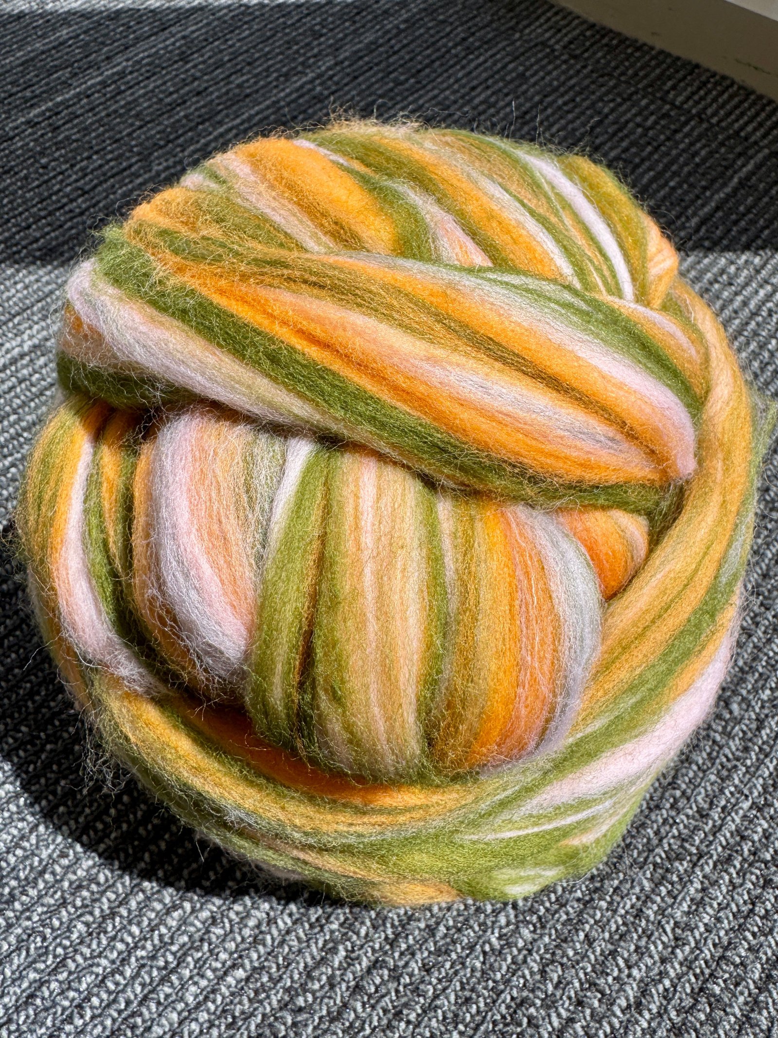 COLOR BLENDS MERINO WOOL ROVING A39 CALETA